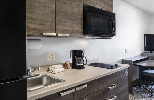 Deep Creek Hotel | Contemporary Queen Room w/Full Kitchen | Punta Gorda Harborwalk- 6.5 miles
