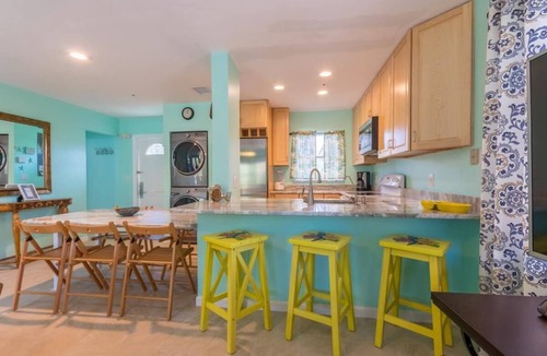 North Captiva House | “Coral Cottage” A Cottage Secluded in Palms with a Jacuzzi 2 minute walk 2 Beach