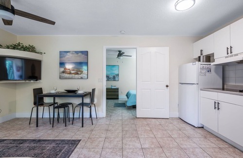 Warm Mineral Springs Apartment | Cozy 1-bedroom apartment walking distance to Warm Mineral Springs