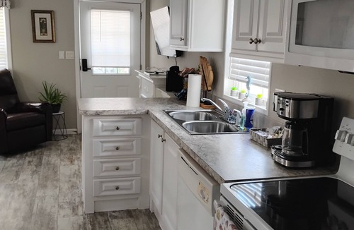 Bayshore Gardens Cottage | Cozy 1-bedroom cottage in serene Bradenton with AC