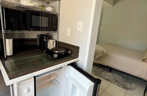 Greater Northdale Apartment | Cozy 1-bedroom private studio in phenomenal Carrollwood Tampa