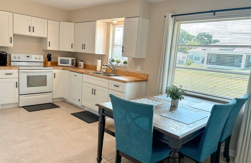 Fort Myers Shores House | Cozy 2-bedroom house in charming Fort Myers with AC