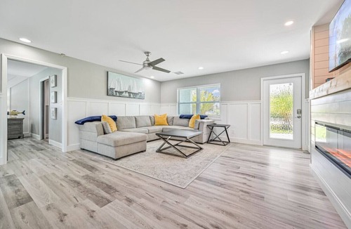 Bonita Springs House | Cozy 2 bedroom on the canal with pool and hot tub!