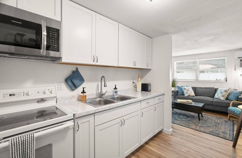 St. Petersburg House | Cozy 2BR, 10 min to Downtown & Beaches. Fenced Yard + Hammock