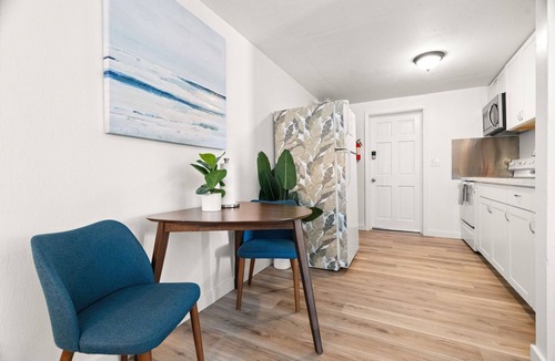 St. Petersburg House | Cozy 2BR, 10 min to Downtown & Beaches. Fenced Yard + Hammock