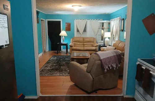 Fort Myers Apartment | Cozy 2BR Fort Myers Getaway – Minutes to Downtown!