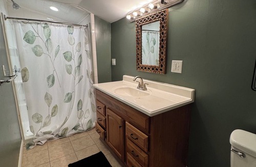 Landrum House | Cozy 2BR Home – 15 Min to Tryon Equestrian Center, 3 Min to Downtown Landrum