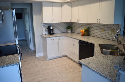 Pelican House | Cozy 3-bdrm house in quaint SW Cape Coral with WiFi, AC, heated pool and more.
