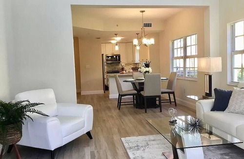 East Naples Condo | Cozy 3-bedroom gated condo with WiFi and pool near historic downtown Naples