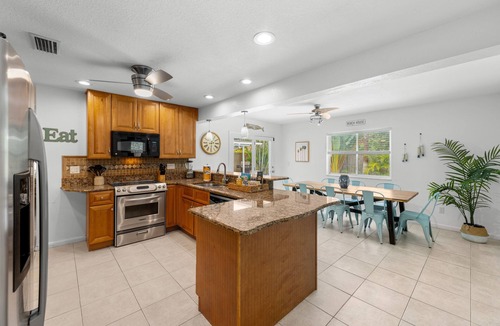 Walsingham House | Cozy 3BR Oasis w/Pool- 8 min to Indian Rocks Beach