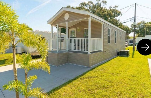 Bayshore Gardens Cottage | “Cozy Bradenton Cottage: near IMG academy/smart tv/fireplace/canopy bed tv!