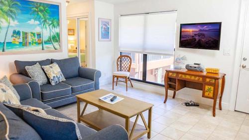 Sanibel House | Cozy Coastal Haven - Your Relaxing Sanibel Getaway - Private Beach - Pet Friendly - Signal Inn 07