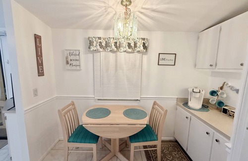 North Fort Myers House | Cozy Costal Cottage in North Fort Myers