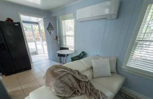 Sarasota Cottage | Cozy cottage get-away for Two!