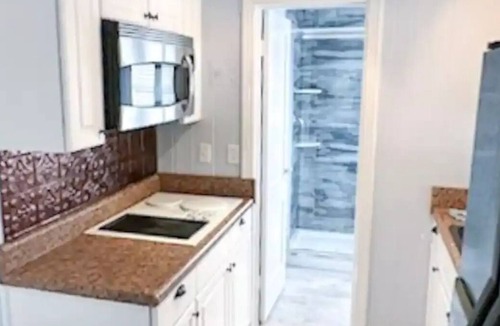 Sarasota Cottage | Cozy cottage get-away for Two!