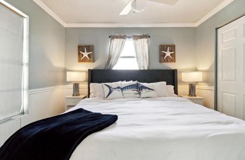 Flamingo Bay House | Cozy Cottage with BBQ Area and Modern Amenities in Saint James City, Florida