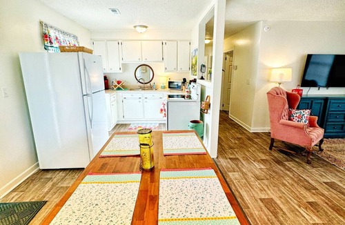 Travelers Rest Cabin | Cozy, Country Cottage