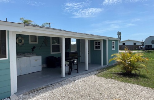 Englewood South House | Cozy Englewood Cottage