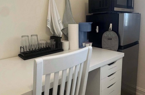 Bonita Shores Apartment | Cozy Escape – Free Bikes – Walk to Bonita Beach