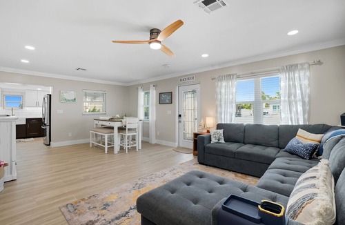 Hills T P House | Cozy Home At Fort Myers Beach!