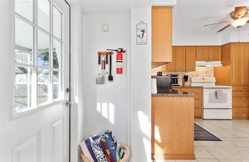 Bay Pines House | Cozy House Minutes From Gulf Beaches and Shopping! Heated Pool In Paradise!