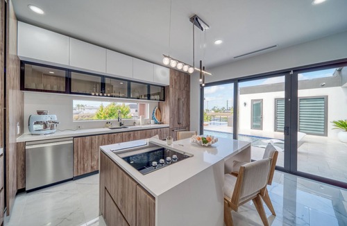 Mariner Villa | Cozy Modern Villa - Heated Pool & Spa - BBQ - Water View