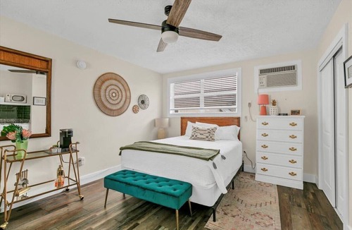 Safety Harbor Hotel | Cozy Queen Studio Stay: Heart of Safety Harbor