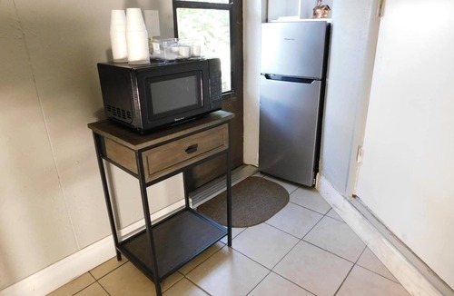 Clearwater Apartment | Cozy Quiet Serene Space Private Bath & Entry Near Safety Harbor