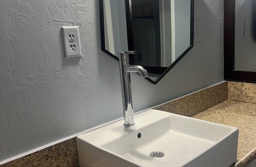 San Carlos Park Apartment | Cozy studio in serene Fort Myers with refreshing AC