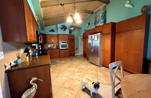 Taylor Creek House | Cozy Water Front 2 bedroom 2 bathroom Home with Lake Access and fenced backyard.