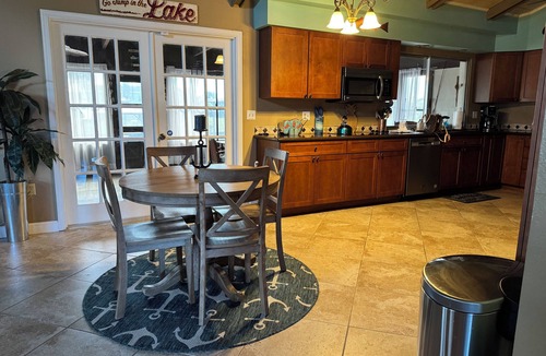 Taylor Creek House | Cozy Water Front 2 bedroom 2 bathroom Home with Lake Access and fenced backyard.