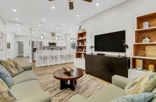 Central Naples House | Cul-de-sac 3 Bedroom+Den, Heated Pool Luxury Villa in Gated Community of Naples