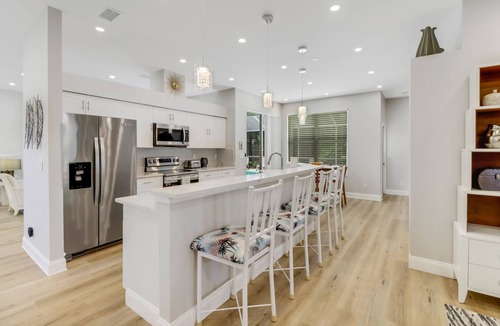 Central Naples House | Cul-de-sac 3 Bedroom+Den, Heated Pool Luxury Villa in Gated Community of Naples
