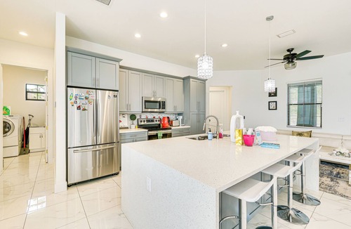 Sunshine House | Day Trip to Fort Myers Beach: Pet-Friendly Home!