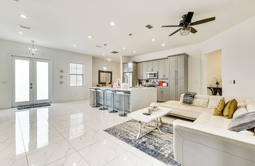 Sunshine House | Day Trip to Fort Myers Beach: Pet-Friendly Home!