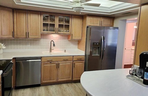 South Island Condo | Daydreaming of a getaway with beach days, dips in the pool, local dining and fun filled adventurous days. Let your adventure begin at Island Winds, condo 522!