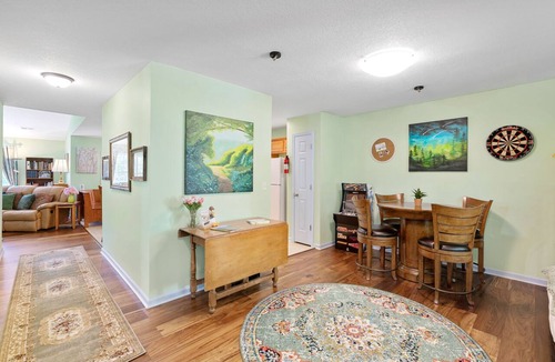 Greenville House | Delightful Duck Farm cottage, 5 min walk to State Park! Gated, a hidden gem!