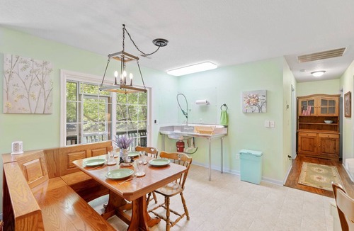 Greenville House | Delightful Duck Farm cottage, 5 min walk to State Park! Gated, a hidden gem!