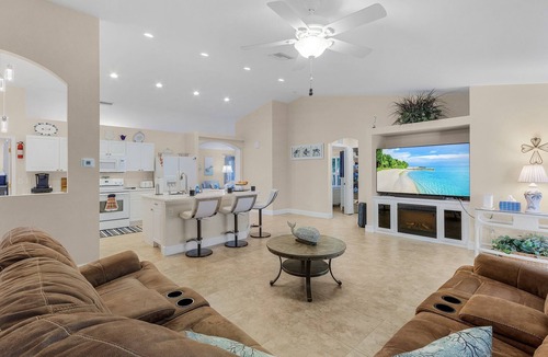 Diplomat House | Delightful! Tranquility, Saltwater Pool -Villa Deep Blue Haven - Roelens