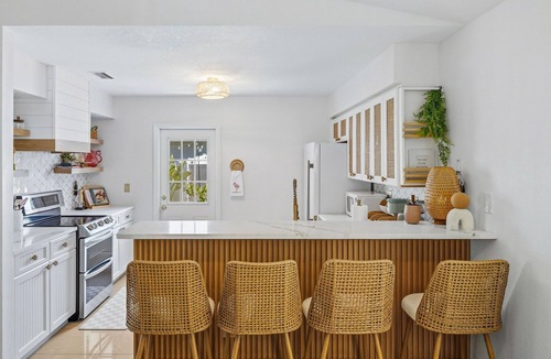 Park East House | Designer Sarasota Retreat w/Karaoke Lounge 30+ Nights Only
