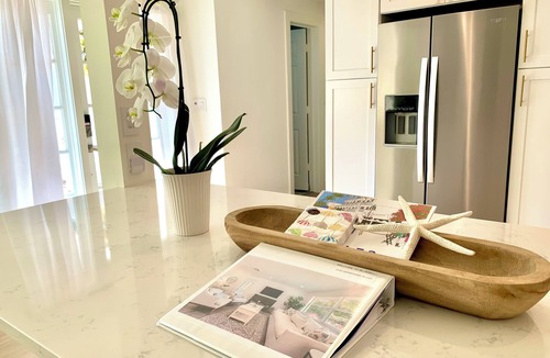 Coquina Sands House | Designer’s Luxury 3 BR Pool Home .5 mile to BEACH.