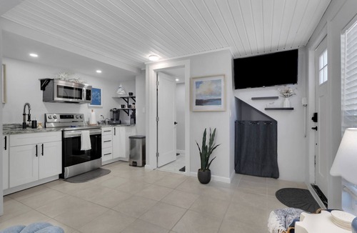 Rural Estates Apartment | Downstairs Studio Apartment with Pickleball Court on 5-Acre Estate