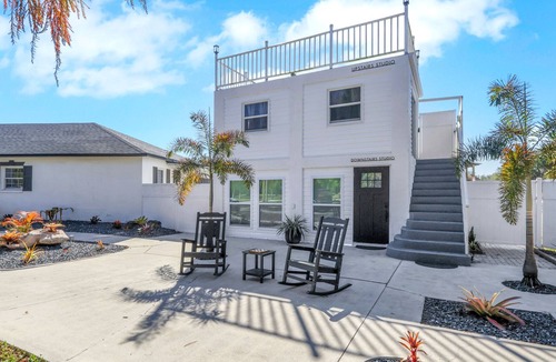 Rural Estates Apartment | Downstairs Studio Apartment with Pickleball Court on 5-Acre Estate