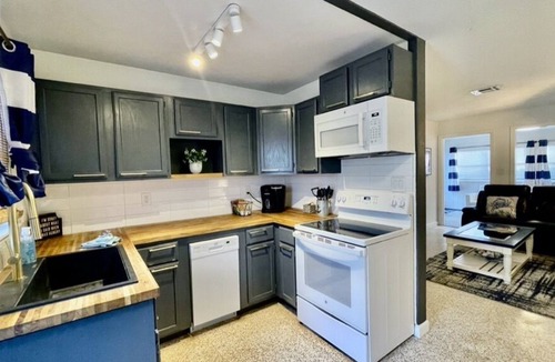 Downtown Apartment | Downtown by Payne Park
