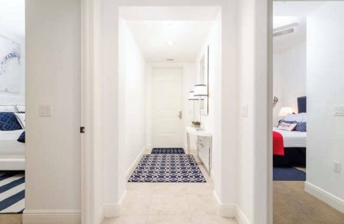 Royal Harbor Condo | Downtown Location! Naples Bay Resort - Amenities!