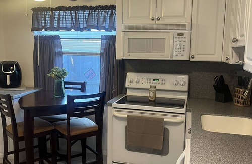 Safety Harbor House | Downtown Safety Harbor 2 Bed 1 Bath Pool Home, 20 minutes from Clearwater beach