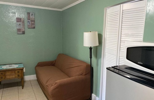 Park East Apartment | Downtown Sarasota, 1BR/1BA, Pet-Friendly, 3 PPL, Playground, Unit 2
