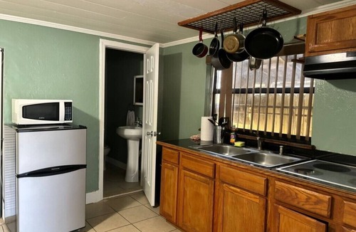 Park East Apartment | Downtown Sarasota, 1BR/1BA, Pet-Friendly, 3 PPL, Playground, Unit 2