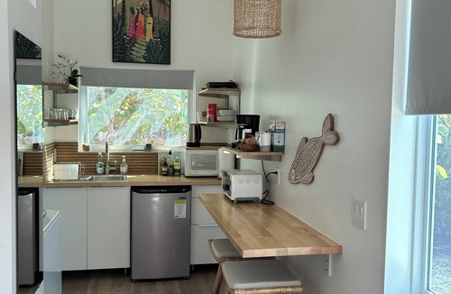 Downtown Cottage | Downtown Tropical Garden Studio close to everything
