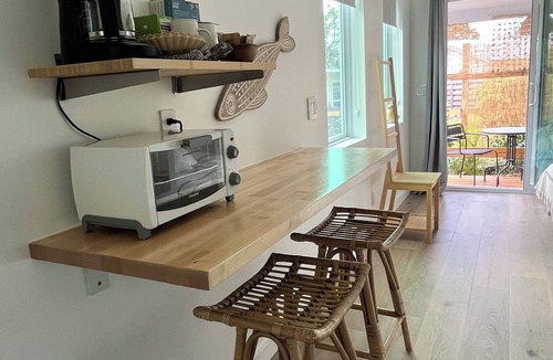 Downtown Cottage | Downtown Tropical Garden Studio close to everything